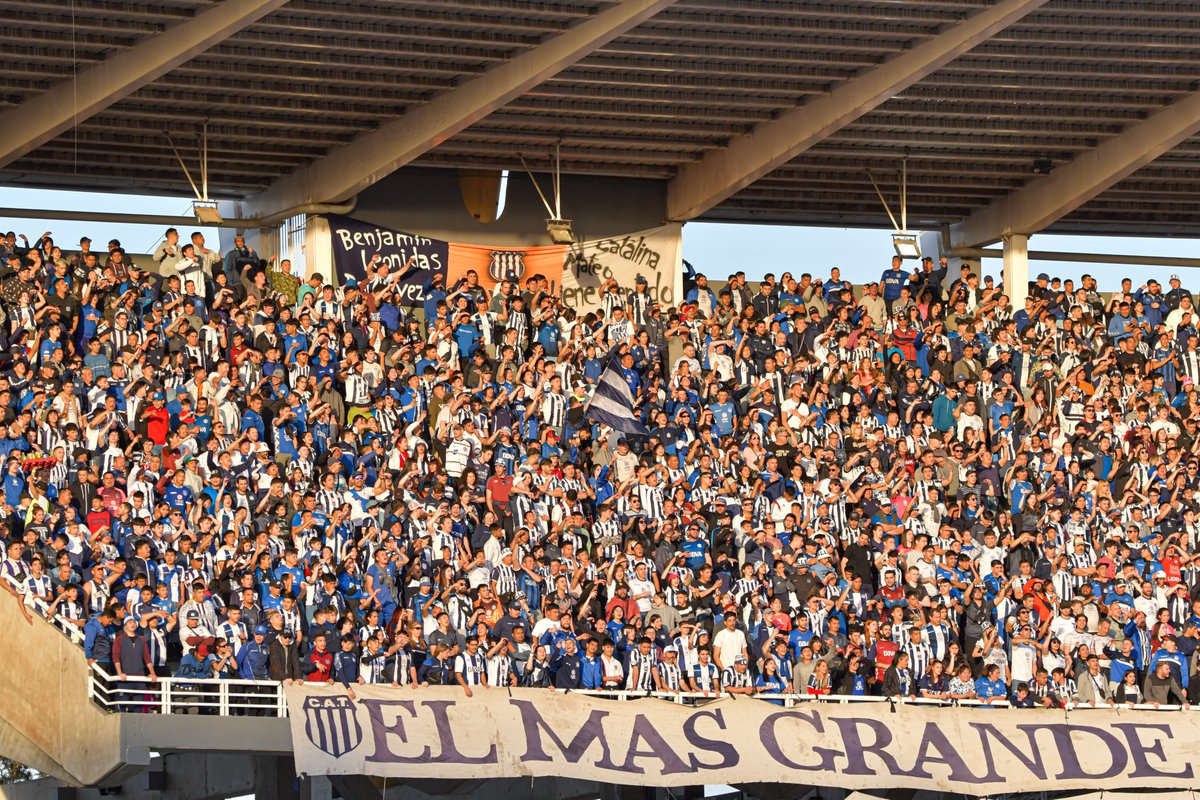 FacuGomez93's tweet photo. Fotos de la hinchada está complicado porque no está yendo mucha gente a la cancha. Ojalá levante los próximos partidos. https://t.co/CE5gh5Eja7