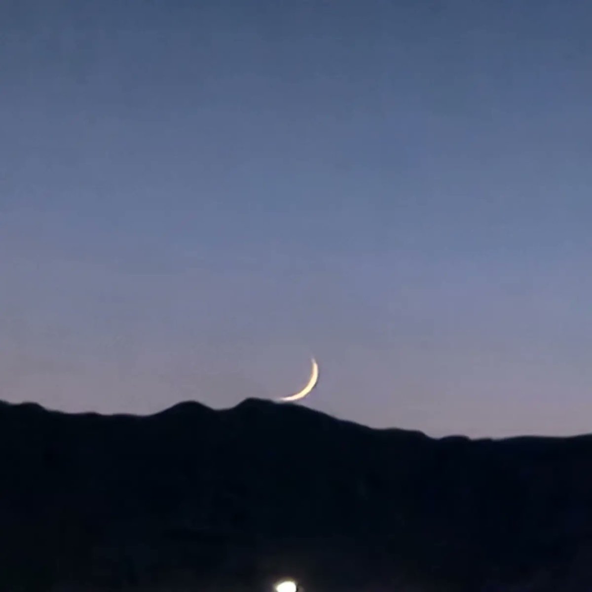 TheAllenMerritt's tweet photo. Moon going down same time as sun. https://t.co/9g4OD33Cre