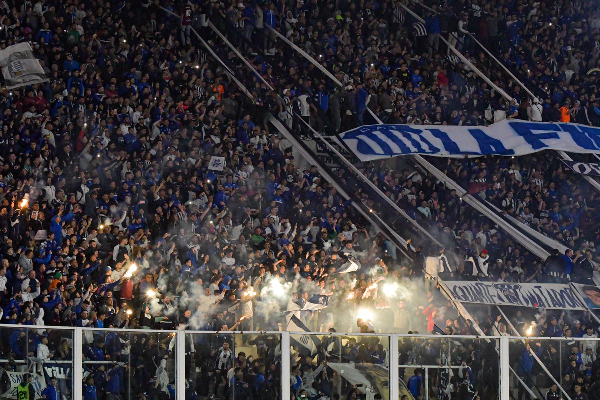 FacuGomez93's tweet photo. Fotos de la hinchada está complicado porque no está yendo mucha gente a la cancha. Ojalá levante los próximos partidos. https://t.co/CE5gh5Eja7