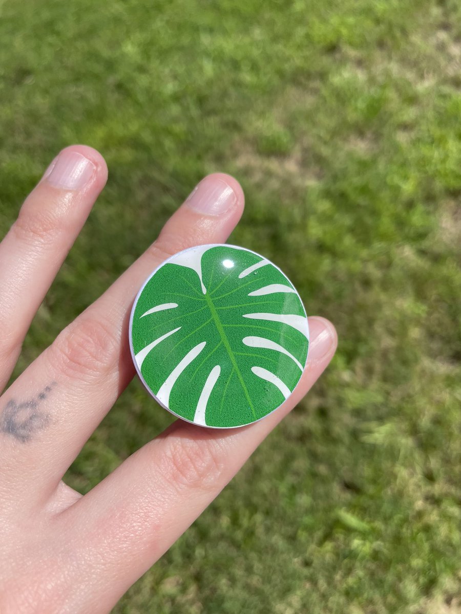spellcaststudio's tweet photo. Magic phone grips people tap to get your digital business card 🌟 https://t.co/UeYkDRYLcD