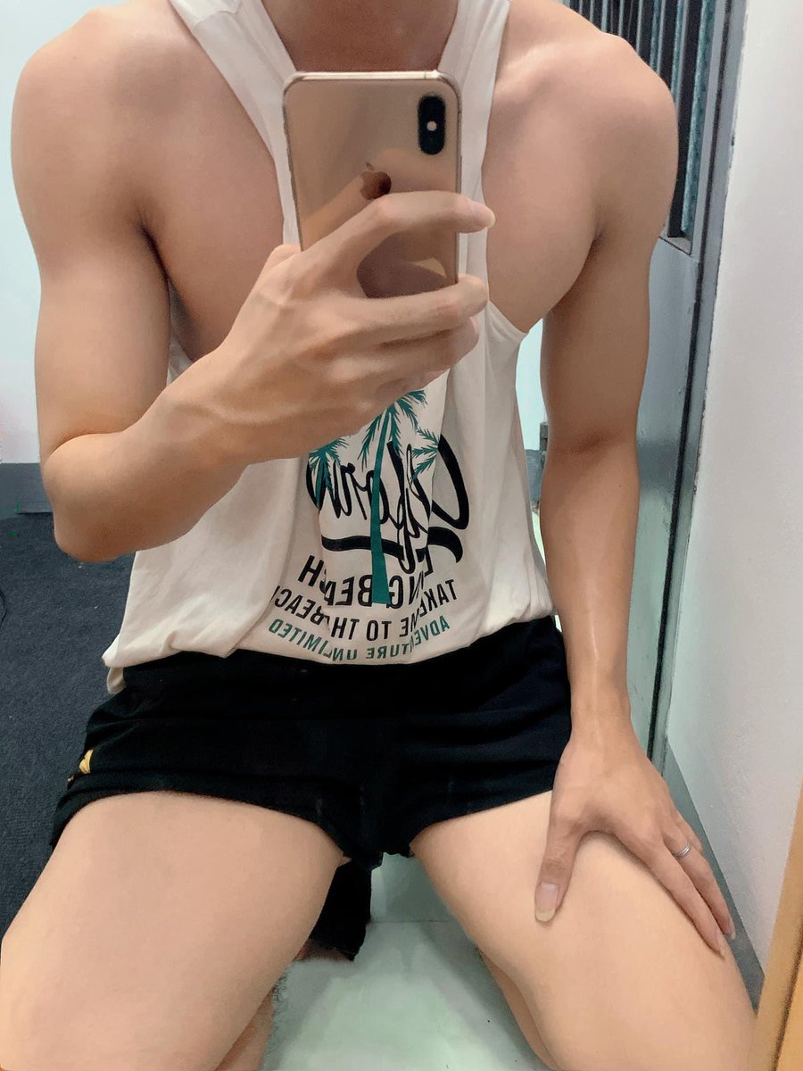 KyPu99's tweet photo. Thứ 2 đầu tuần 
#boy 
#body 
#handsome https://t.co/SSnyyDNS4Y