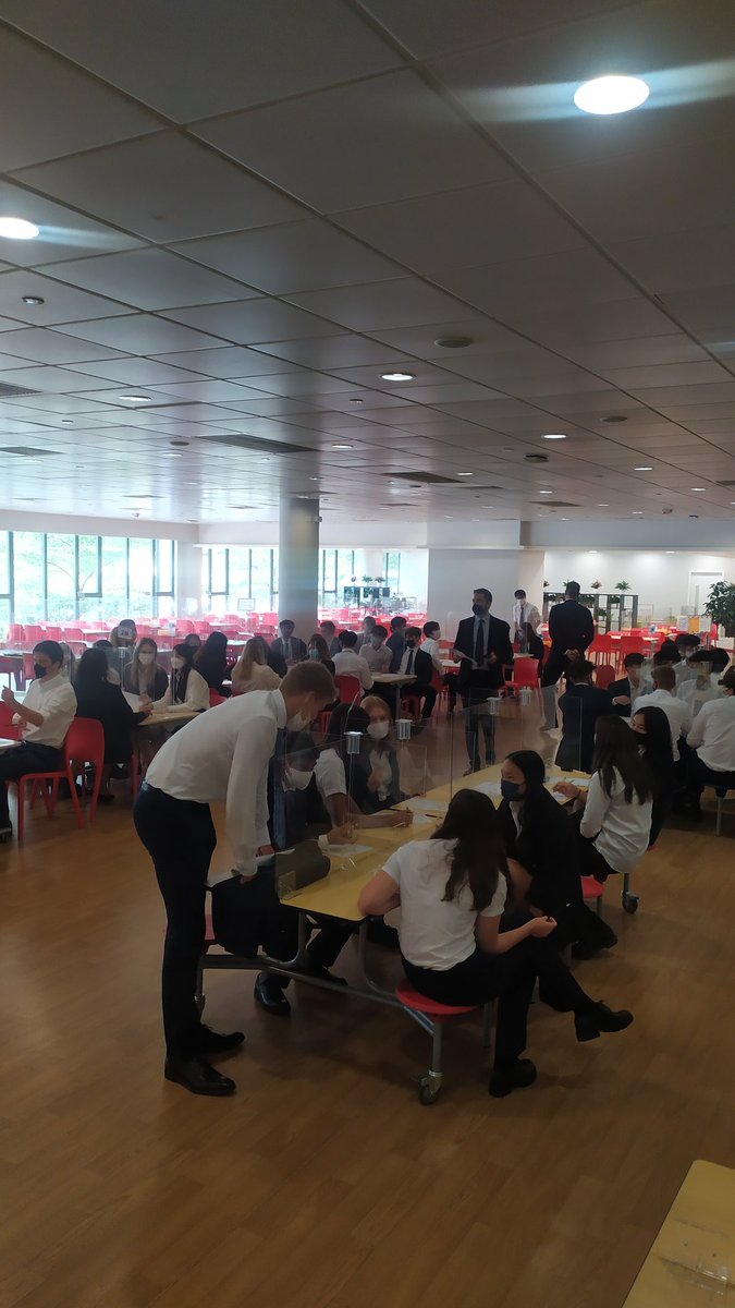 Kellett_6Form's tweet photo. 'Getting to Know You' session = catching up! @kellettschool #cafeteria #icebreaker #notawkward #firstdayofschool #sixthform #year12 https://t.co/Lu6Xjc8K7j