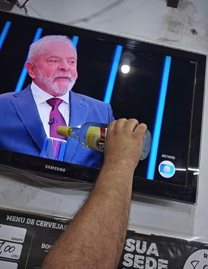 leotalentos's tweet photo. @bernardokuster2 Toma uma dose aí "cumpanheiro"! Vamos criar um rótulo de cachaça em sua homenagem: 171 https://t.co/7cHZMaN4oR
