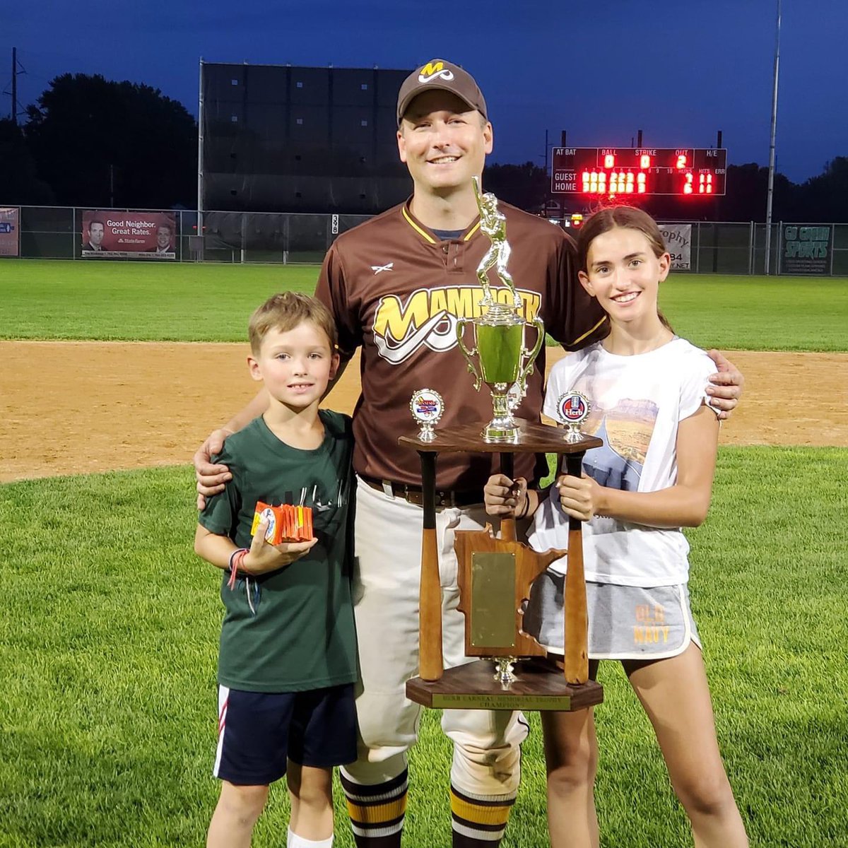 CaseyMPLS's tweet photo. Thanks to my team for winning a couple while I was out of town. It gave me a chance to take a picture with my kids, eat a walking taco, enjoy the Grays hospitality, and get one more game in with the guys. Next up Arizona. We’ll…and Skeeters o-course. #Grumpstuff https://t.co/owgDjTVRgL