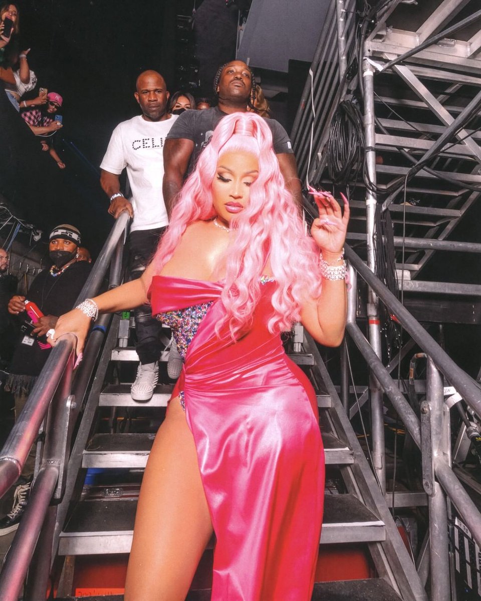 ifsnicki's tweet photo. ladies and gentlemans... NICKI MINAJ https://t.co/rMoqfwJZ9a