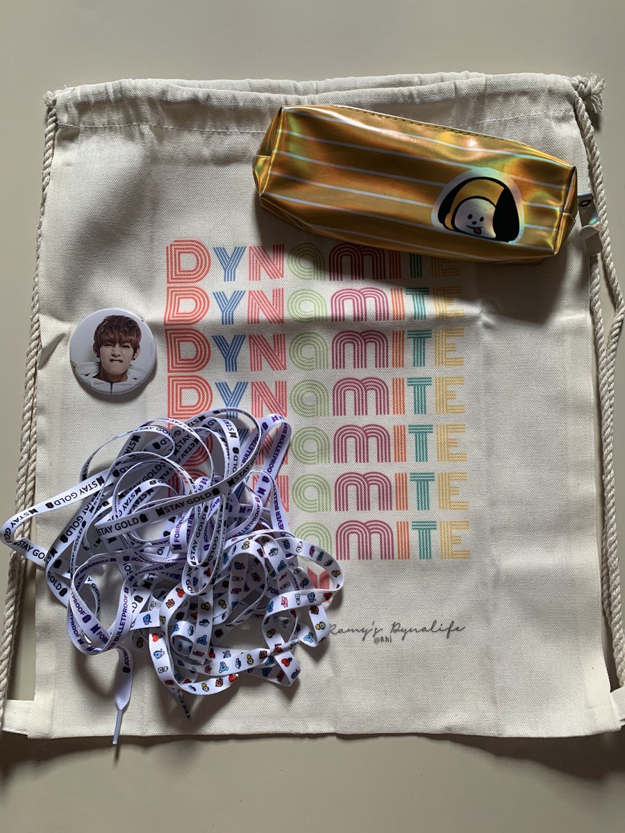 luckyeunn2's tweet photo. wts lfb bts ph official

unsealed proof compact - ₱330 
bts goods - drawstring bag, pencil case, 3 pairs shoelaces, V pin ₱220
both wd freebies🫶

take all bundle ₱500 only wd freebies🫶

dm me / reply below if interested ✨ https://t.co/WLAOWjT5IU