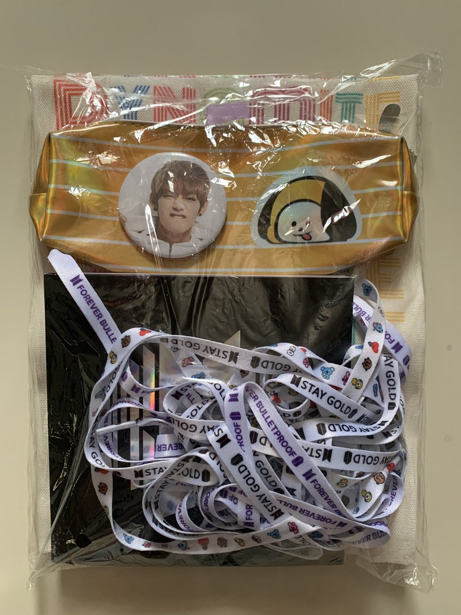 luckyeunn2's tweet photo. wts lfb bts ph official

unsealed proof compact - ₱330 
bts goods - drawstring bag, pencil case, 3 pairs shoelaces, V pin ₱220
both wd freebies🫶

take all bundle ₱500 only wd freebies🫶

dm me / reply below if interested ✨ https://t.co/WLAOWjT5IU