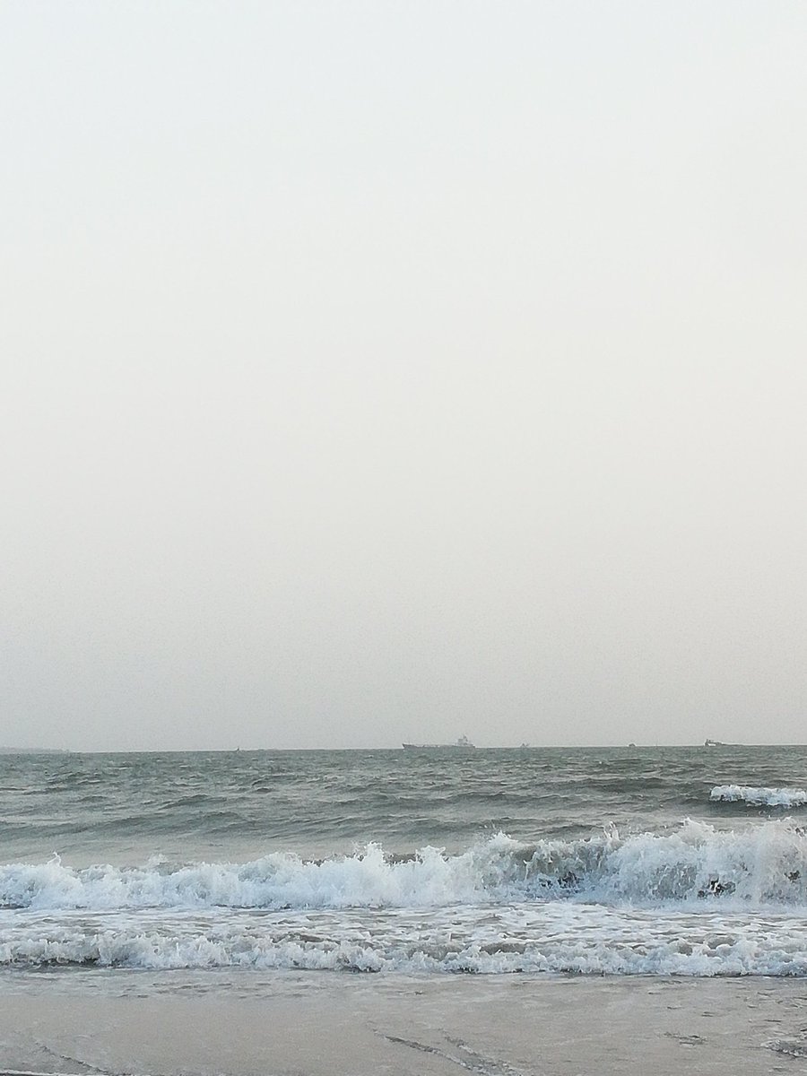 MissSumaiya's tweet photo. By the Sea 💙🌊 https://t.co/s3spOXRa6M