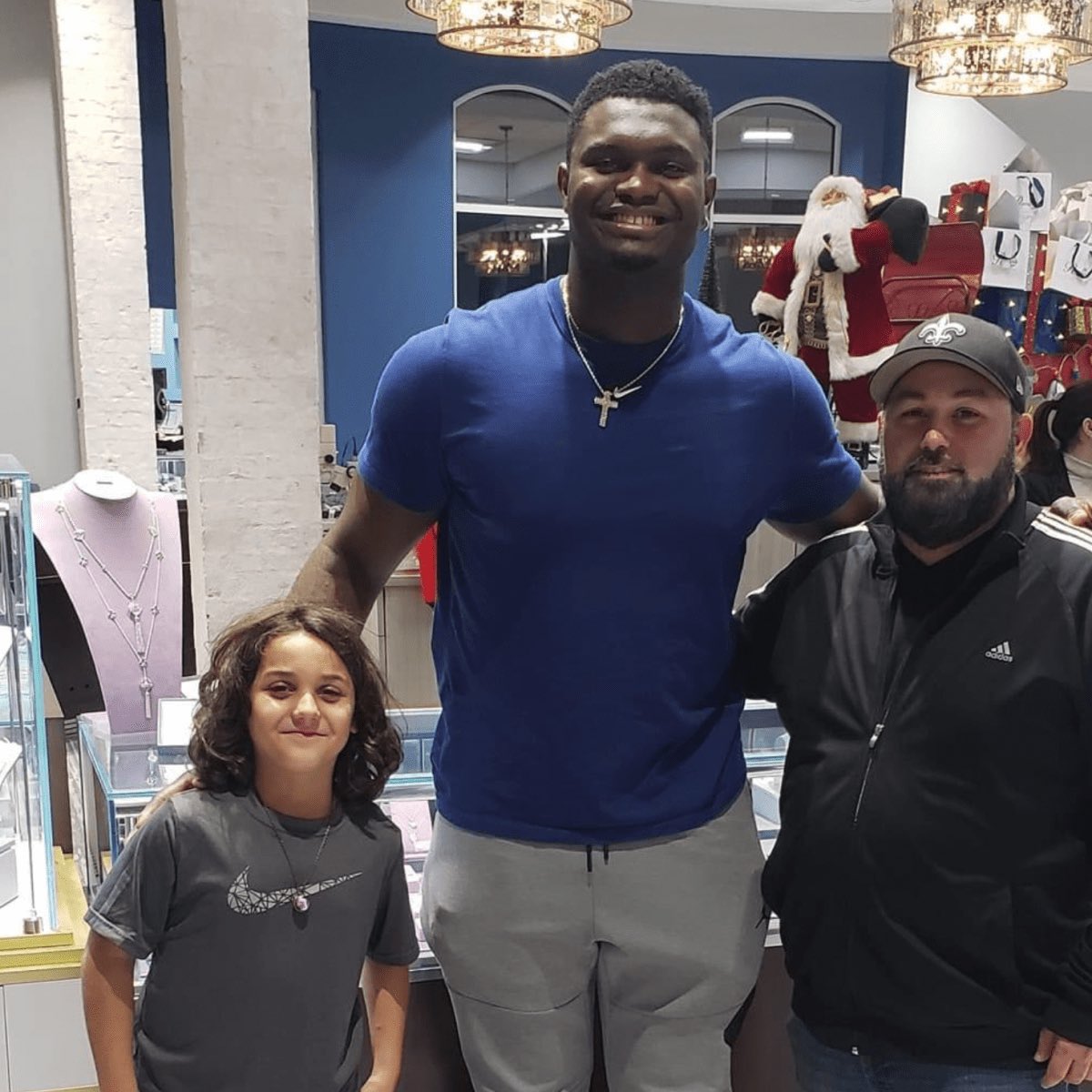 NBAMemes's tweet photo. Zion Williamson’s body transformation has been insane 💪👀 https://t.co/pKQFLWkrlL