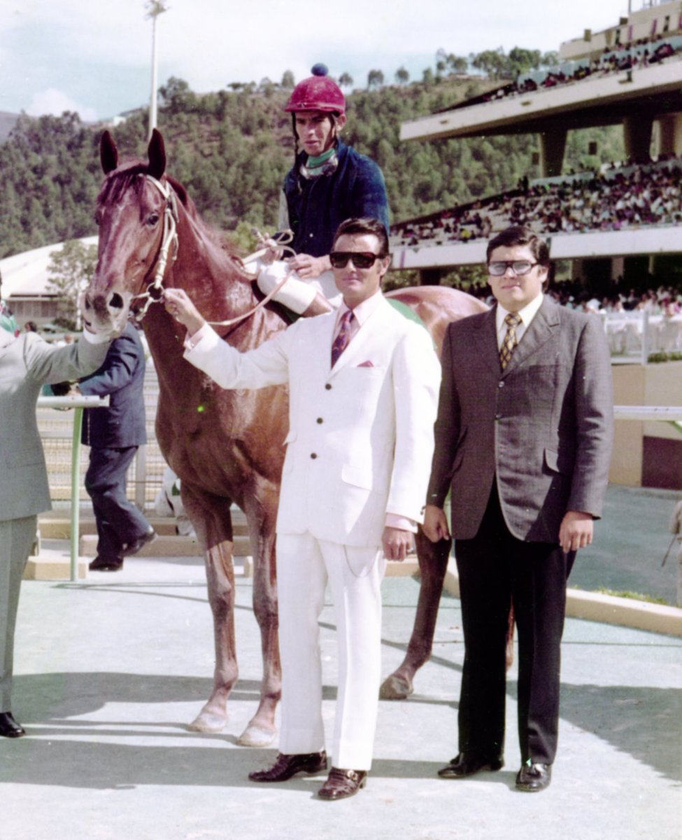 Hace 68 años, 29/08/1954, DOMINGO NOGUERA MORA consiguió su 1ra victoria como entrenador en el Hipódromo de El Paraíso con el ejemplar Fenómeno. Luego vendrían muchas más para uno de los grandes del entrenamiento en Venezuela.

Foto del Archivo de Enrique Sucre-Vegas <a href="/Carlosrvs77/">Carlos Villanueva S.</a>