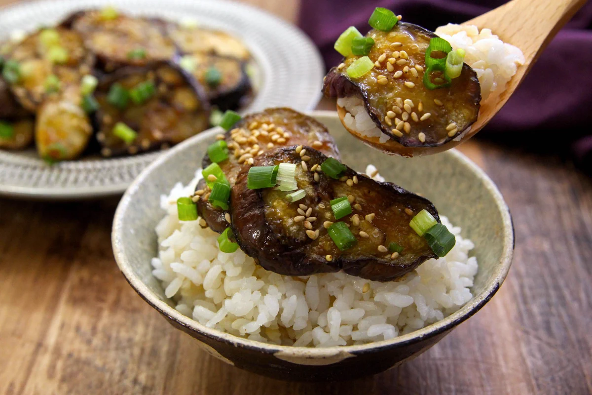 ご飯が止まらない美味しさ？！特製の照り焼きダレによる味付けがとっても美味しそうな「ナス」レシピ！