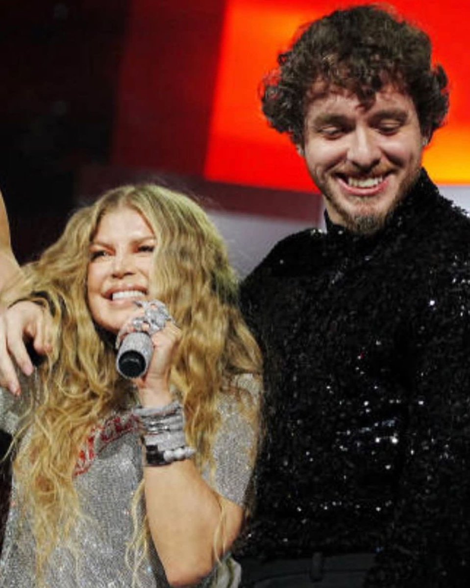 ChileBep's tweet photo. @Fergie vuelve al escenario! Esta vez para acompañar a @jackharlow en su single #FirstClass (sample de #Glamorous) en los MTV VMAs 2022!
No sabíamos cuanto te extrañamos hasta q te vimos en el escenario ❤️
#Fergie #JackHarlow #VMAs2022 #MTV #BEPfamily #BEPchile #Peabody https://t.co/aXOV14rYI8