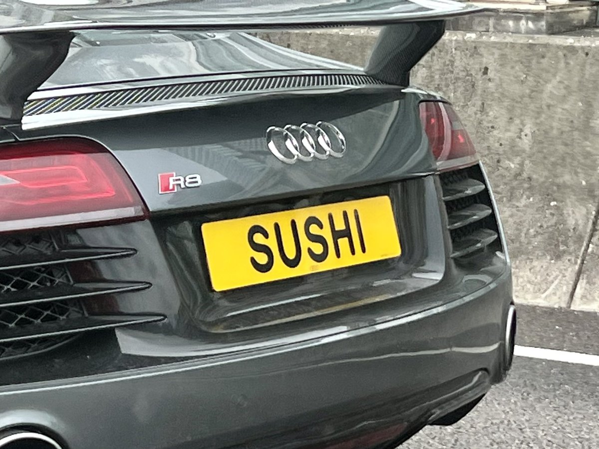 george_chen's tweet photo. I guess the driver must really like eating #sushi 🍣 

#hongkong #香港 #carplate https://t.co/GTInQN4Ceb