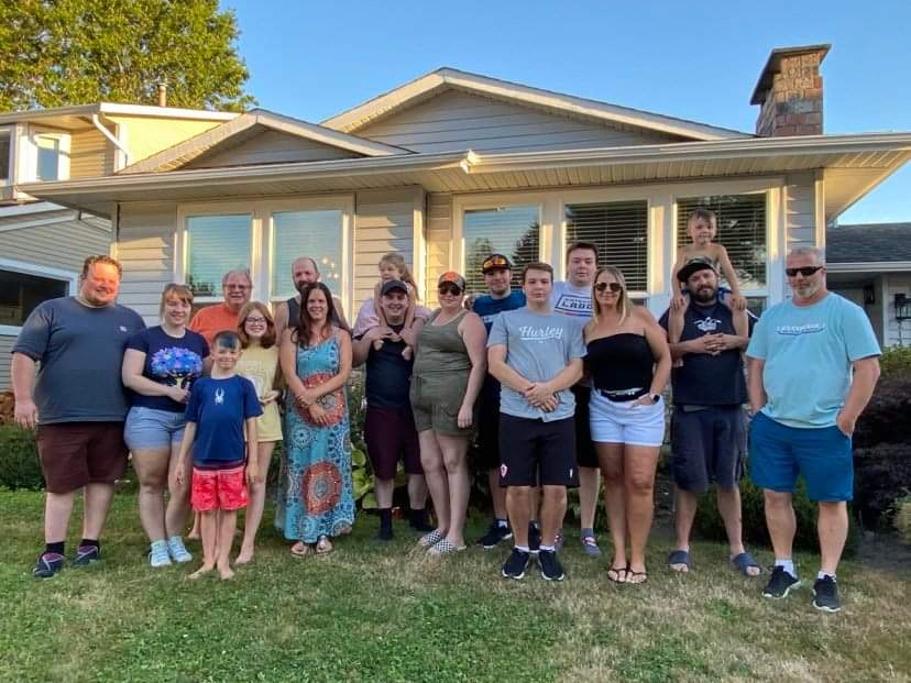 ShelaghNStuart's tweet photo. Last Sunday night family dinner before @BallanceBrandon leaves for school. We are all cheering you on from home and will come on a road trip! Kick some butt at @Knox_Baseball !
#baseballfamily #college #baseball #family #son❤️ https://t.co/fzhgLsSK2o