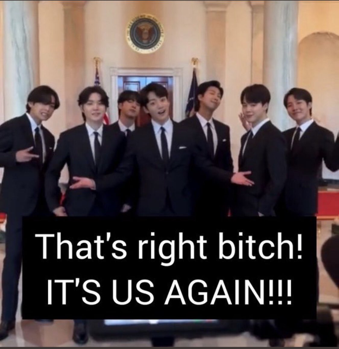 nanahmole's tweet photo. And who won at the end ?! 🤣🤣🤣 #VMAs #VMAsbts https://t.co/kaWZEI6TD9
