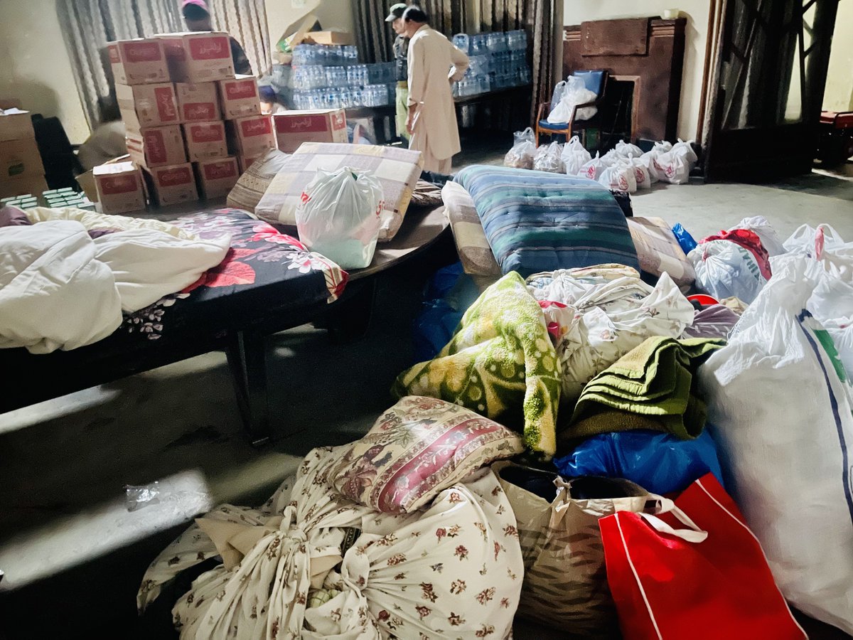 Say_Seen91's tweet photo. درددِل کے واسطے پیدا کیا انسان کو 
 ورنہ طاعت کیلئے کم نہ تھے کروبیاں
Food &amp; Non-food items dispatched for our brothers &amp; sisters of Kohistan from people of Abbottabad yester night https://t.co/25Q3QiGKjR