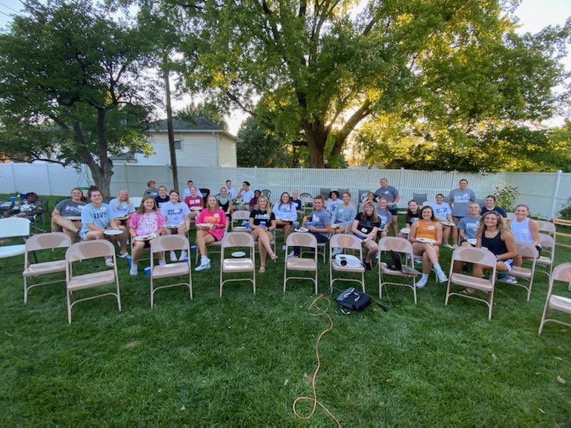 SCWarriorWBB's tweet photo. Thank you to Coach Stange and his wife, Suzanne, for having us over to dinner tonight. Was wonderful to share a meal with the men’s team. There are special things ahead for both of these teams! #SwordsUp #Morethanbball #WarriorMindset #SCBB https://t.co/fIAlN7spbd