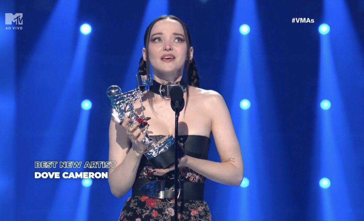 2019 / 2022 
<a href="/DoveCameron/">Dove Cameron</a> 🤍