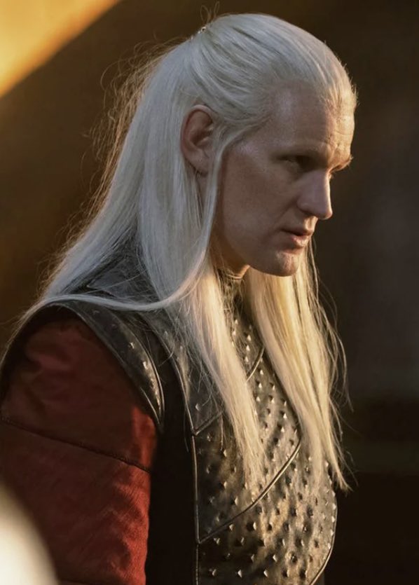 aDunk22's tweet photo. How I imagine my half pony is going to look vs how it actually looks #HouseoftheDragon https://t.co/U3NkVdOu8t