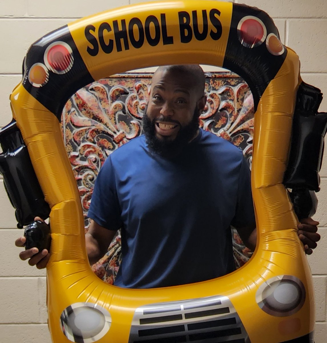 DrShemon's tweet photo. Bus safety is vital for the driver and all passengers. Speak to your children about the importance of staying seated, not being loud, and not doing things to distract the driver.  Every rider deserves to be like picture #2! #HappyandSafe @suptking @Formersportsguy @JMCSchools https://t.co/9glzJGpTm0