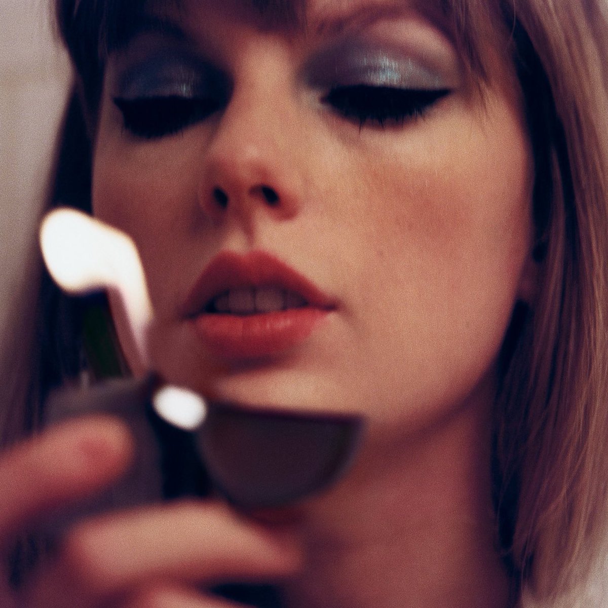 tracklist's tweet photo. “Midnights” - Taylor Swift (2022)

#MeetMeAtMidnight https://t.co/eSyX8sVplT