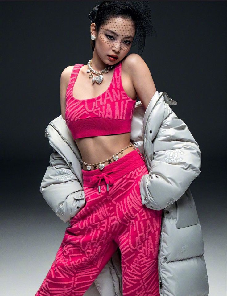 blackpink_ygof's tweet photo. #JENNIE. Advertising Model of the Year (daesang) was awarded!
JENNIE now has three #Daesangs under her name in fashion and marketing.
2020 Fashion Daesangl
2020 Emerging Brand Daesang
Advertising Model of the province of 2022 Daesang
#JENNIE #JENNIEDAESANG
@BLACKPINK https://t.co/MSQ8QvxYPM