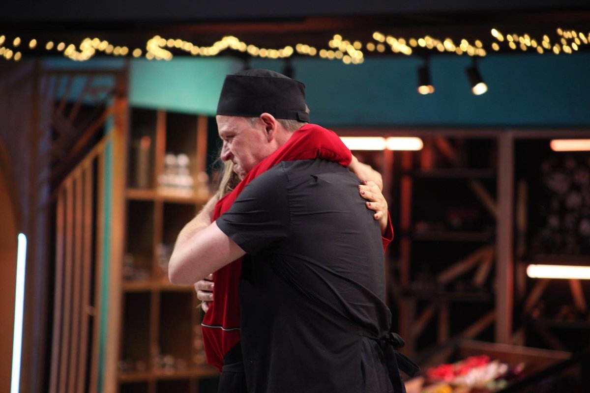 MasterChefMx's tweet photo. ¡Arturo López Gavito, el JUEZ DE HIERRO @algavito nos conmovió muchísimo a todos! 👏🏼🥹🥘🍴 Estamos muy orgullosos de él. #MasterChefCelebrity https://t.co/5WLl2SAgJt