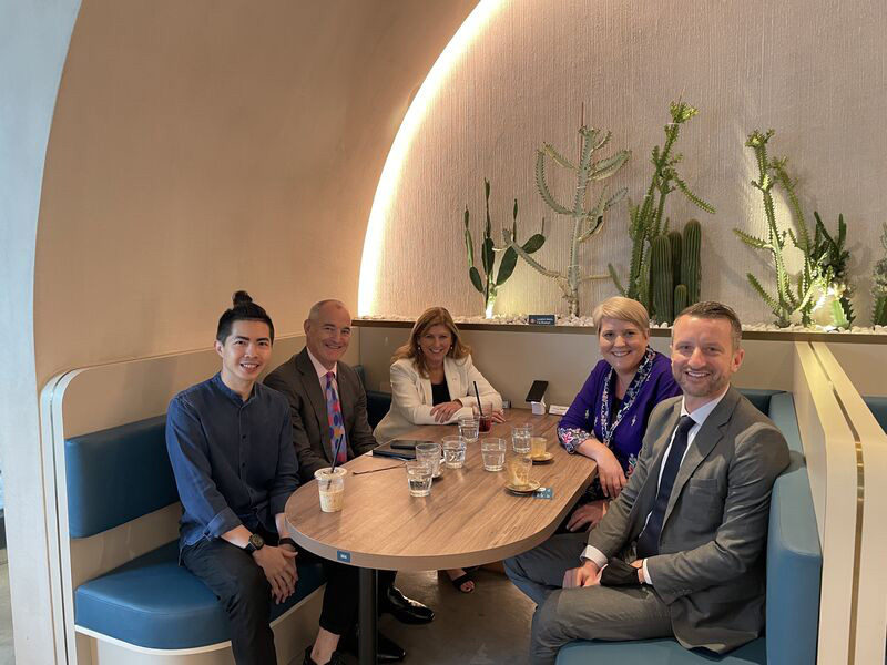 RMITCoBL's tweet photo. Our College Deputy Vice-Chancellor Professor @JulieCoginRMIT in good company at CoBL alumni Haoming Lee's Huggs Coffee in Singapore last week.  Haoming studied a Bachelor of Business @RMIT and is one of more than 60,000 RMIT alumni in Singapore driving #impact in Southeast Asia. https://t.co/ahvSacipdW