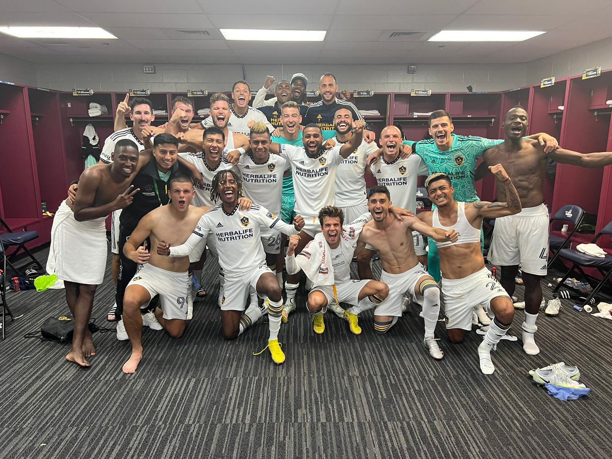 Big win on the road 🦁🦁🦁🦁💙💛🤍 !!! +3 💪🏿💪🏿