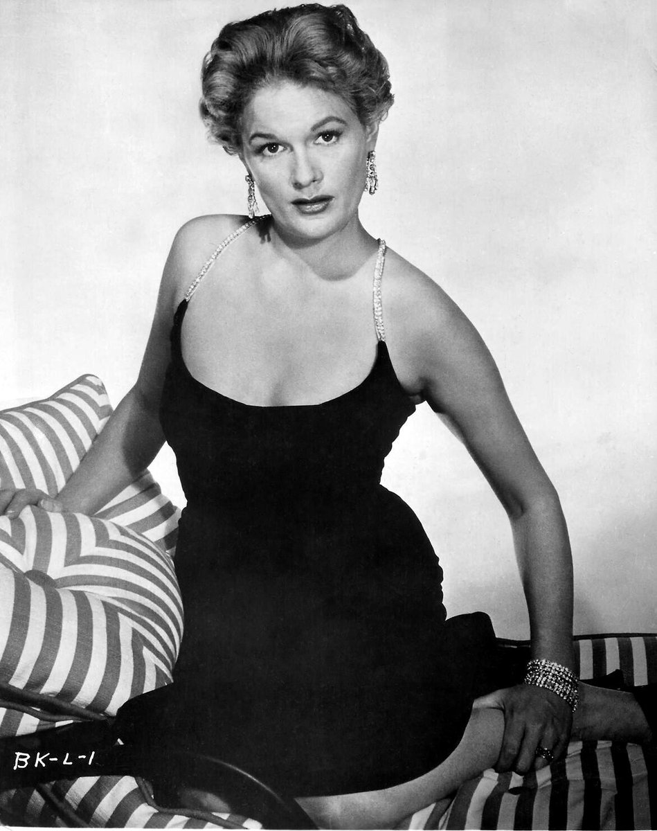 TracyLeeCook1's tweet photo. Jean Hagen

BIRTH: 3 Aug 1923
Chicago, Cook County, Illinois, USA

DEATH: 29 Aug 1977 (aged 54)
Woodland Hills, Los Angeles County, California, USA

https://t.co/wy2NnUtqrv

#OTD #JeanHagen #actress #SinginInTheRain #AsphaltJungle #AdamsRib #TV #MakeRoomForDaddy #TheShaggyDog https://t.co/JKCm8FczXf