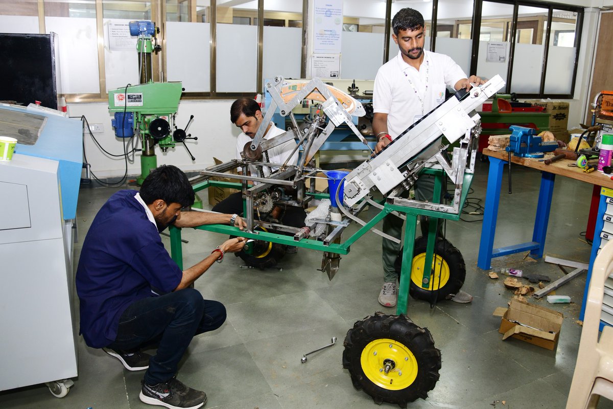 mitadtpune's tweet photo. SMART INDIA HACKATHON 2022 "HARDWARE EDITION"
Students have become more energetic as it is the last day of SIH 2022.
#PMModiAtSIH #InnovationSeAtmanirbharBharat #mitadt #worldclasseducation #hackthon2022 #HardwareEdition #india https://t.co/zVeIW3Vg2O
