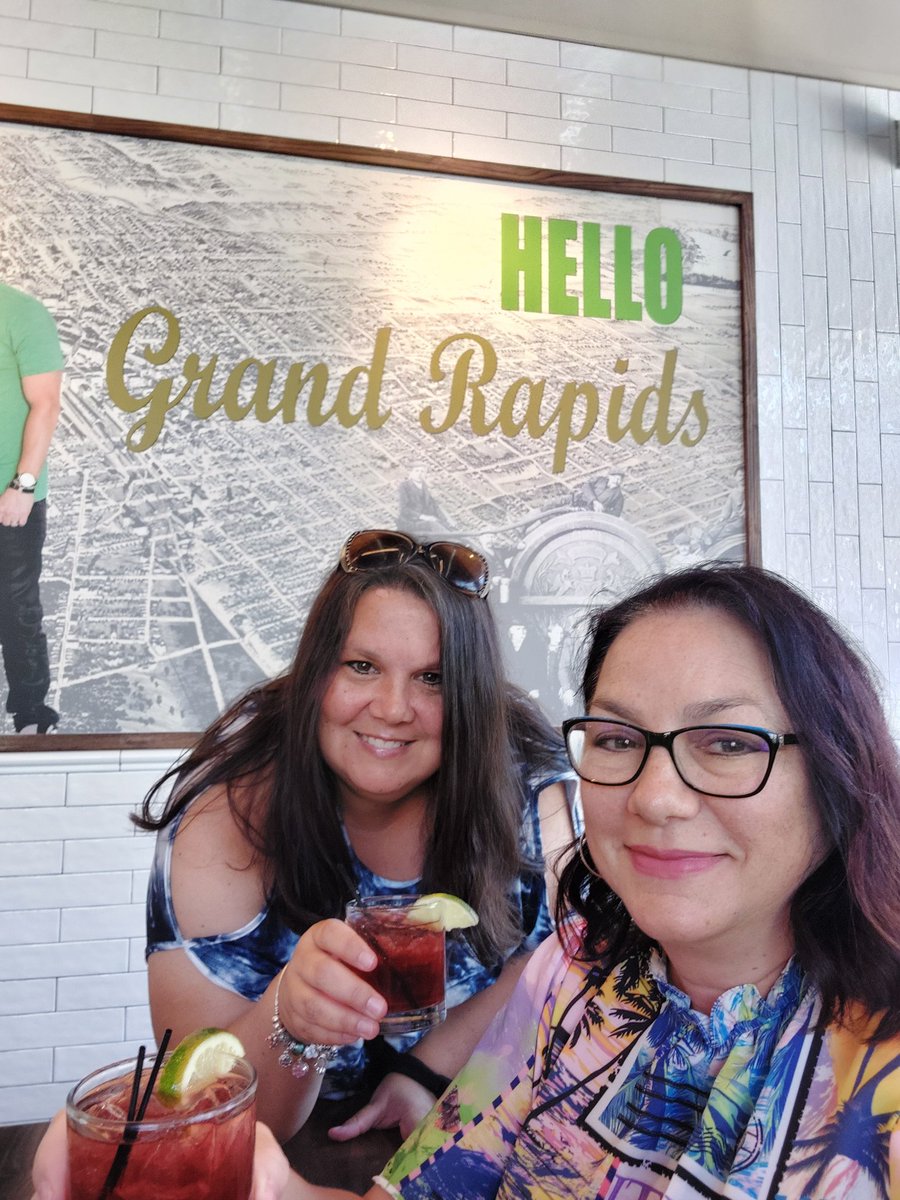 Shellshock228's tweet photo. @DonnieWahlberg Can my cousin @rachd829 get a Happy Birthday today and maybe a follow. This girl may not say alot but she is the best sidekick and most loyal Donnie girl eva. Happy Birthday Rachel aka Donnies Shy Girl 🎉🎈 https://t.co/2Y5fiyvVvu