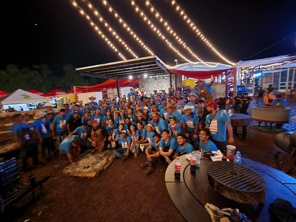 SlapYoDaddyBBQ's tweet photo. Thanks to Sociedad Mexicana de Parrilleros for inviting me and Pitmaker of Houston for hosting me for live fire cooking with 6 tonnes of meat for 30,000 guests was a bucket list experience that I'll remember
#fireunitesus #heb #Pitmaker #slapyodaddybbq #elfuegonosune #harrysoo https://t.co/U2wre8Mnzs