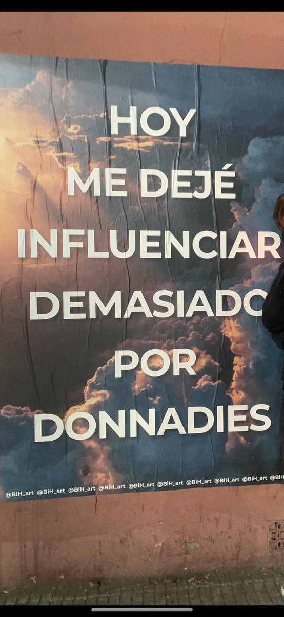 vicucx's tweet photo. Hoy me junte con mi ex (don) a hablar x una cagada que se mandó.
Mire para la cuadra de enfrente del café donde estábamos y estaba esto… https://t.co/FEKmhnWttr
