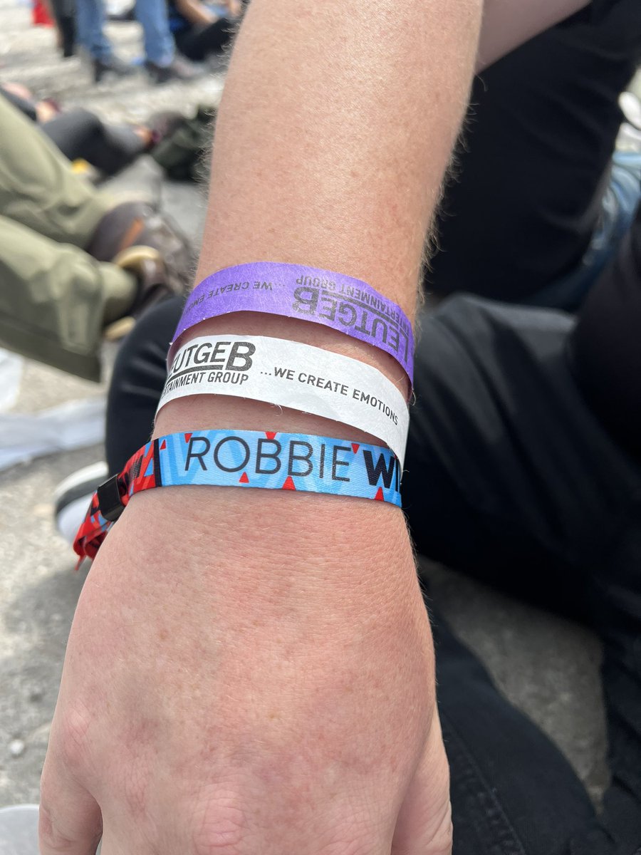 WTF @Leutgeb what awful organisation . The security was a joke ! @robbiewilliams. Never ever have I been to a gig where I felt so unsafe & refused entry back in .. what was the point of wristbands if you won’t look at them .. shame on you @Leutgeb #Munich2022