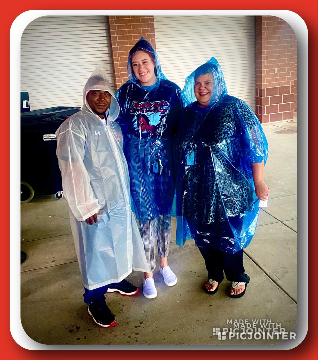 Leadership_E's tweet photo. Rain or shine, we make sure our scholars make it home safely. #MMS #Safety1st #ThankYouManorTransportation @ManorMiddle @DrJonesMMS @MrsYoungClass00 @SpencerAndreD @MikePerkins_PLC https://t.co/ijKmQO0Z7J
