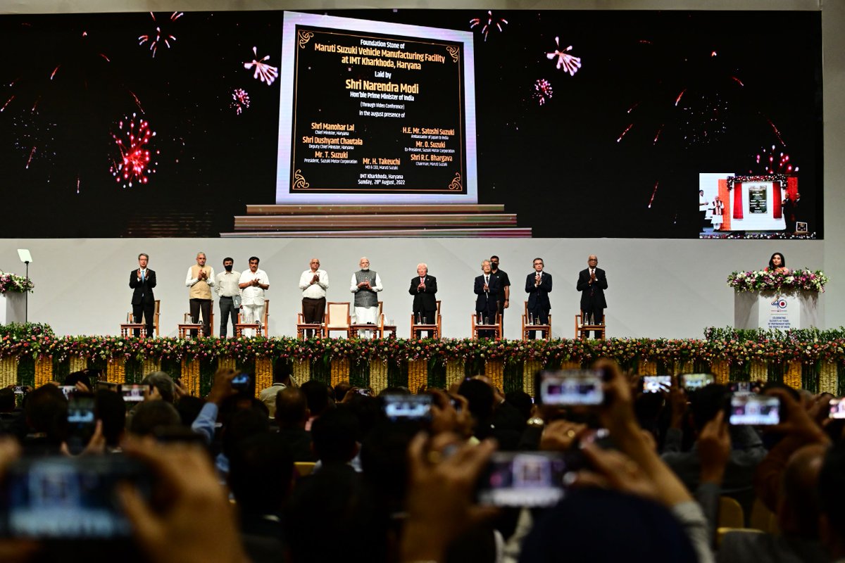 Maruti_Corp's tweet photo. Hon’ble PM Shri Narendra Modi lays the foundation stone of #MarutiSuzuki vehicle manufacturing facility at Kharkhoda, Haryana, in presence of Shri Manohar Lal, Hon’ble CM of Haryana. The 800-acre site has capacity to produce 10L vehicles a year. #40yearsofSuzukiInIndia https://t.co/z3ND8iTm6w