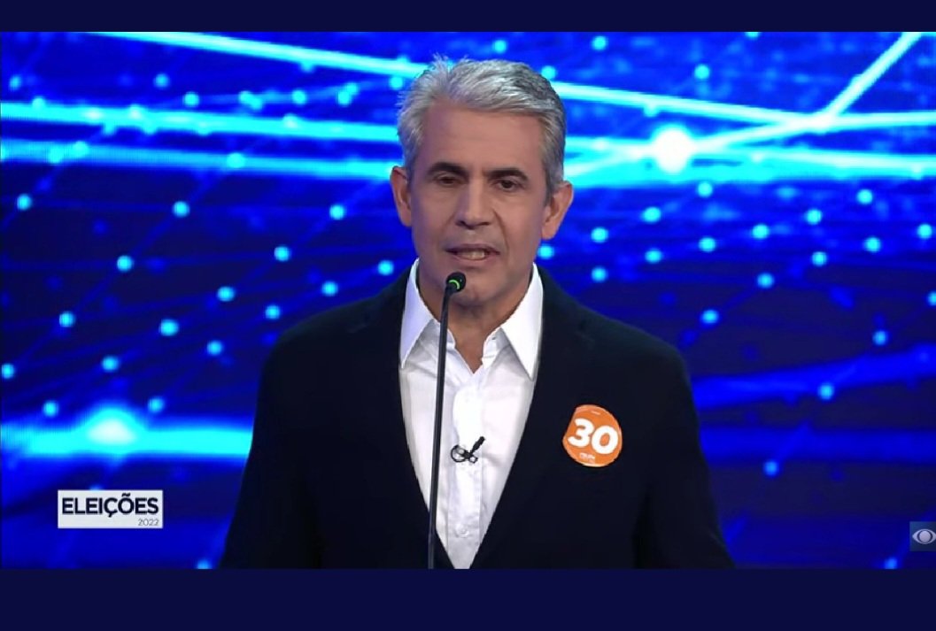 SofiaManzanoPCB's tweet photo. Eu fui excluída do #DebateNaBand 
O candidato abaixo não sabe nem o nome da Lei Maria da Penha que protege as mulheres de toda violência. 
Ele disse "Lei Maria da Paz"
Esse é o nível do Novo! 

#SofiaManzano21 para Presidenta https://t.co/sw8iZpL9Zi