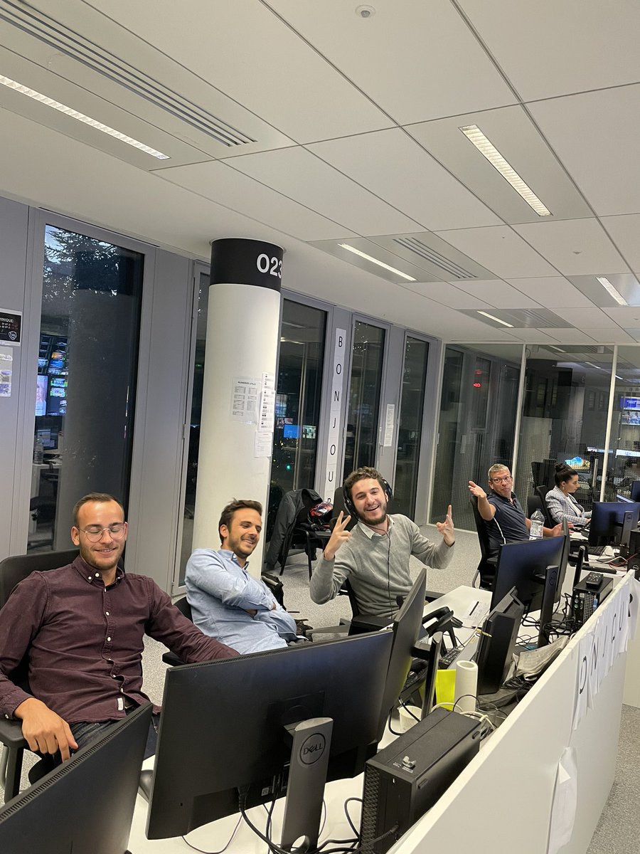valentin_demay's tweet photo. C’est la rentrée pour toute l’équipe de @PremiereEdition ! Une belle brochette de lêve-tôt. @BFMTV https://t.co/ewIkLmott6
