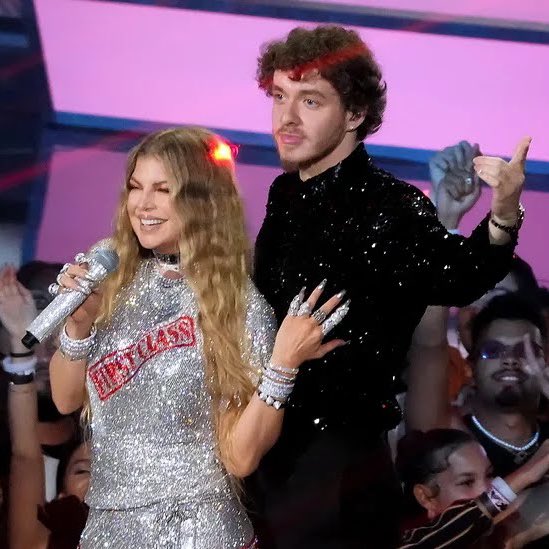 chartsharlow's tweet photo. Billboard ranks “First Class/Glamorous” performance as the 5th best performance at the 2022 #VMAs . https://t.co/yDH4o66GEw