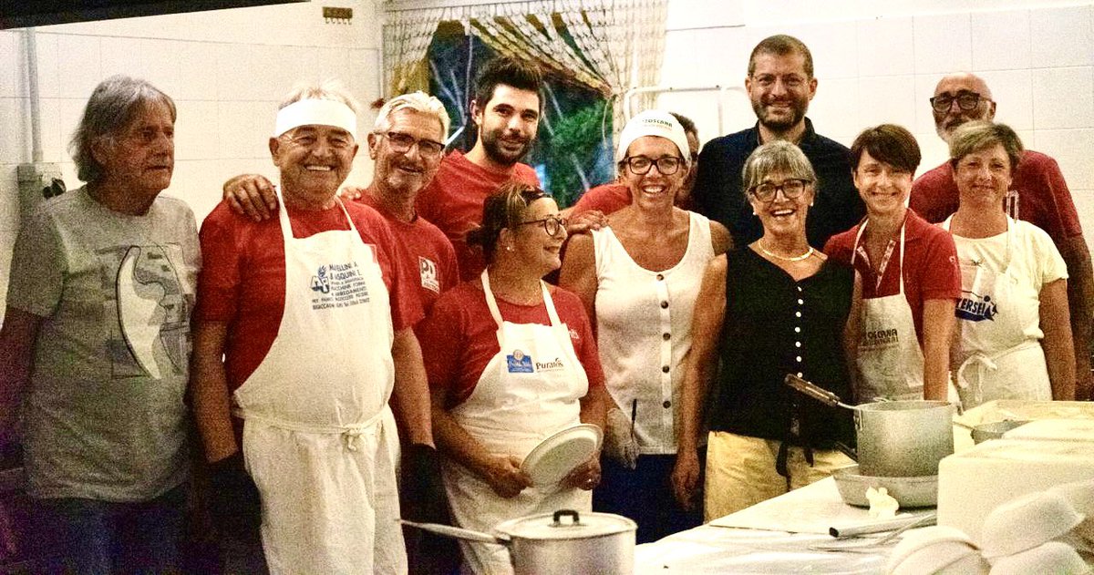 AndreaRomano9's tweet photo. Magnifica serata alla #FestaUnità di #Suvereto, grande entusiasmo per una #CampagnaElettorale tutta da scrivere e sempre grazie ai tanti volontari del @pdnetwork che ci rendono una comunità politica viva e vitale #ripartiamodaqui https://t.co/z67tjAeNf8