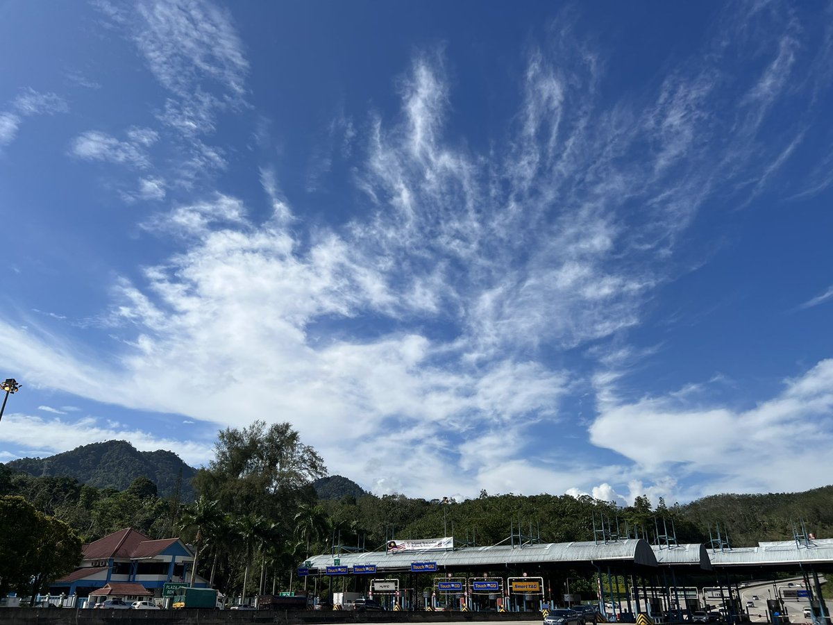 Aiman_imal's tweet photo. thanks for not raining 😘 https://t.co/174oGG8DJi