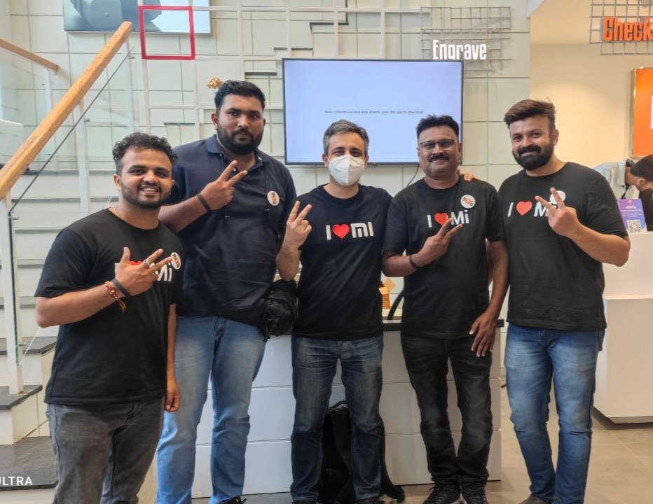 ImtiyaxRk's tweet photo. Meeting @hawkeye & @s_anuj always infuses energy & motivation in every #MiFan.
@themakeavish enjoyed every bit of the thrilling #MiHunt β€β€
@djasif bhai you stole our hearts with the never forgettable reception n hospitality πβ€
@XiaomiIndia
@RedmiIndia
@MiFCBelgaum https://t.co/Q7uwc2MRtF