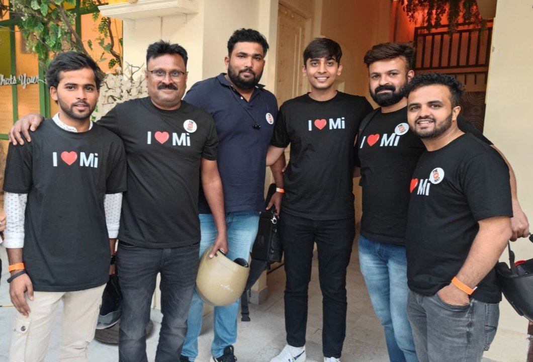 ImtiyaxRk's tweet photo. Meeting @hawkeye & @s_anuj always infuses energy & motivation in every #MiFan.
@themakeavish enjoyed every bit of the thrilling #MiHunt β€β€
@djasif bhai you stole our hearts with the never forgettable reception n hospitality πβ€
@XiaomiIndia
@RedmiIndia
@MiFCBelgaum https://t.co/Q7uwc2MRtF