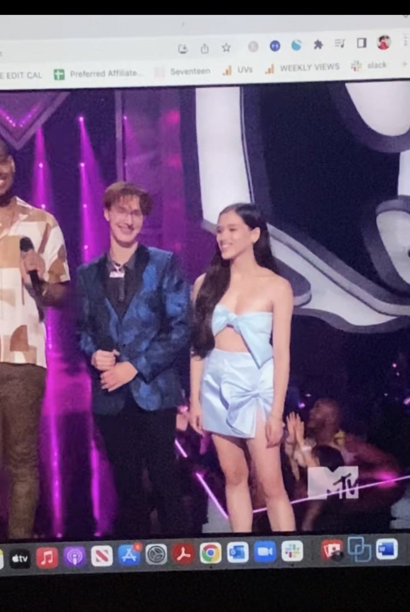 EvaKPhan's tweet photo. What a wild, wild night #VMAs https://t.co/xXm7h2zvGn