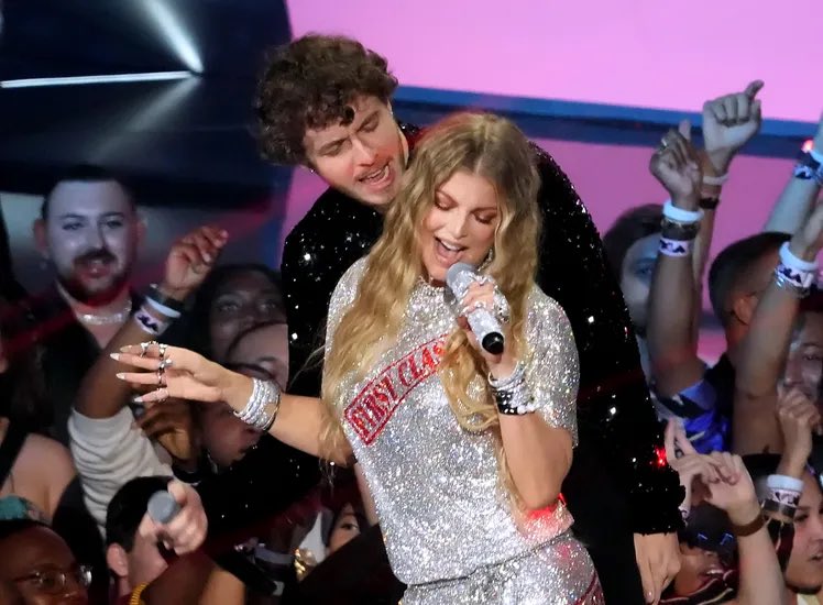 chartsharlow's tweet photo. .@USATODAY named “First Class/Glamorous” as the best performance on #VMAs this year. https://t.co/u9aU90xgKL