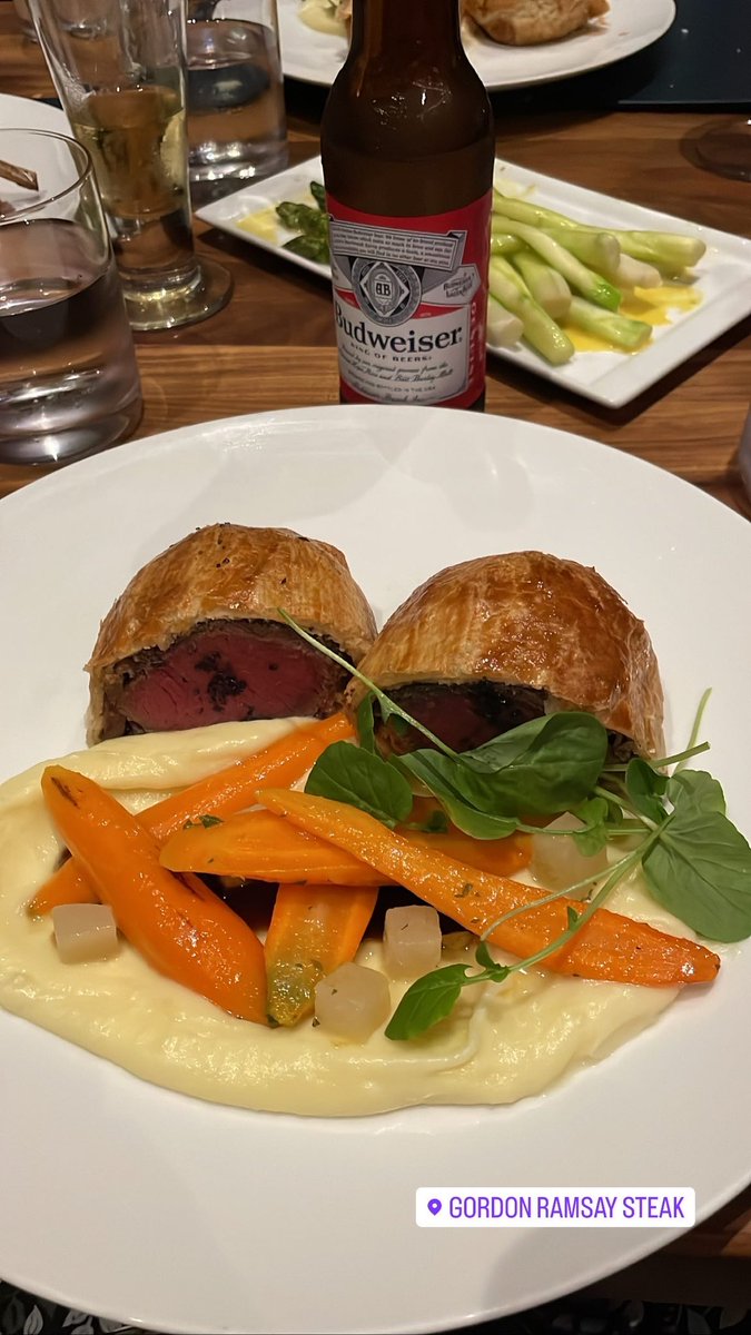 Had the absolute best birthday weekend, capped off with Gordon Ramsay’s beef Wellington. Thank you to everyone who helped me celebrate!!! https://t.co/Tc0FcHIqIp