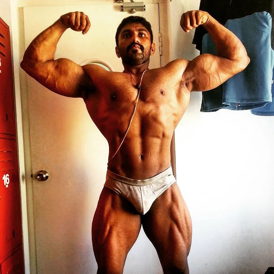 bigleemurali's tweet photo. Front double biceps
#biglee #throwback #posing #frontdoublebiceps #bodybuilding #bodybuilder #ripped #muscle #bodybuildingposing #fitness #gym #diet #biceps #abs #quads https://t.co/XxDDHXYSBO
