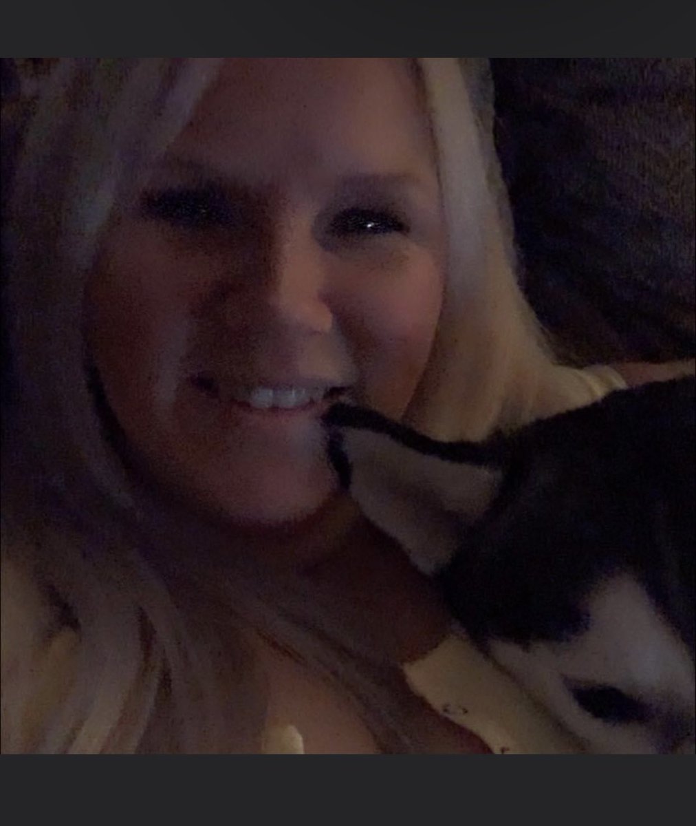 icequeen466's tweet photo. My best pal 💕🐾 #huskymomproblems #livingmybestlife https://t.co/N85E22uWu9