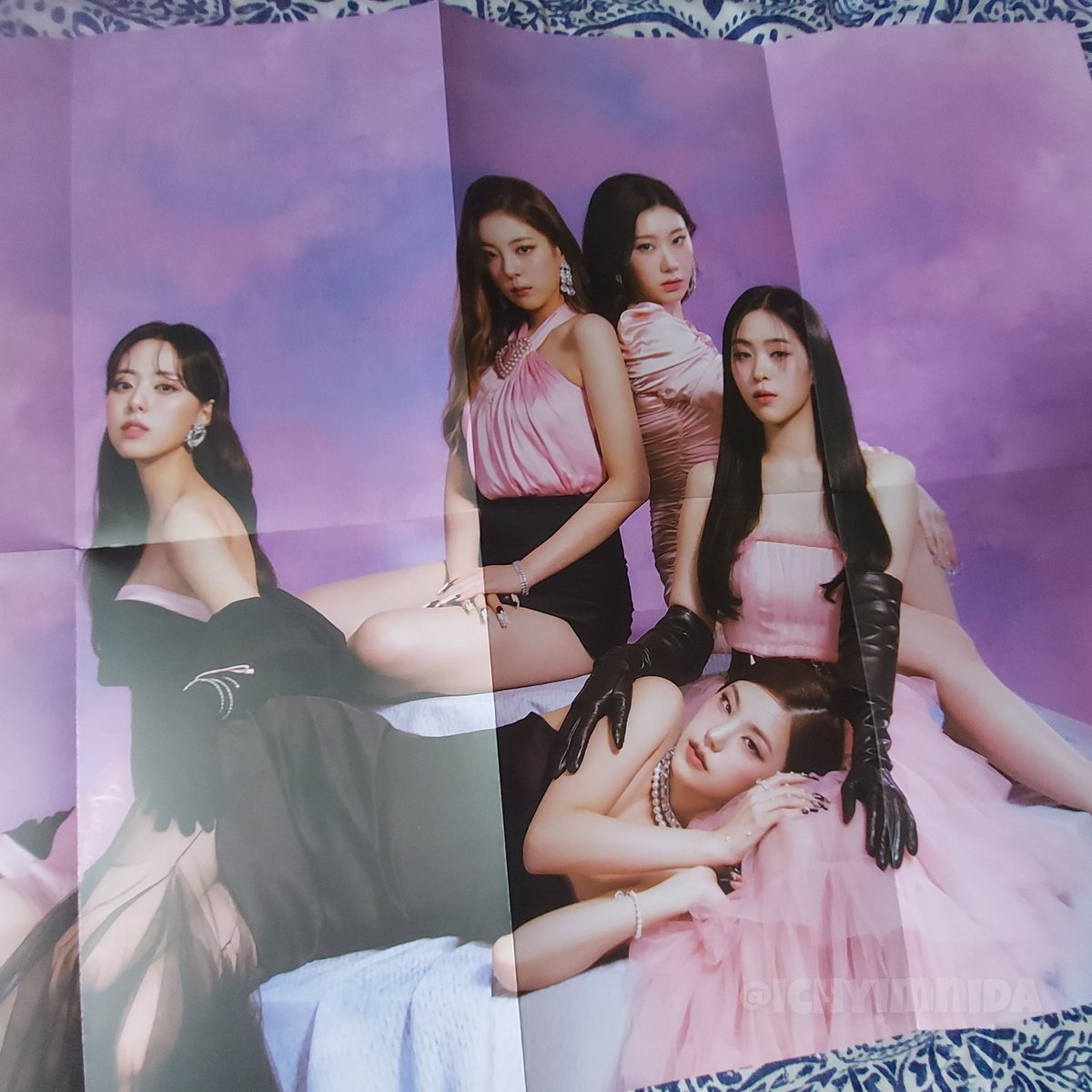 ichyimnida's tweet photo. wts lfb ph

itzy twice pcs set
— gcash ; sco (jnt)
— on hand ; mint-clean condi
— no rush shipping
— can look for kahati but will only transact to one person
— read last pic

reply/dm "mine set" to claim

# jihyo signed tzuyu tol fol pob checkmate yuna ryujin lia chae cocktail https://t.co/2WQ0De1Fb2